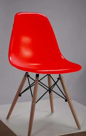 Silla roja asiento pp patas en madera maciza Silla roja asiento pp patas en madera maciza